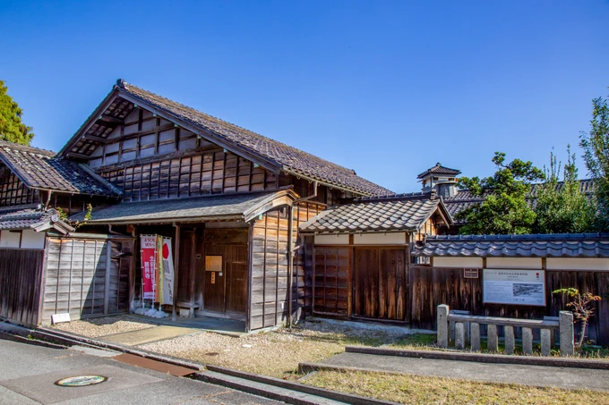 Former Akimoto Residence (Takaoka City Fushiki Kitamaebune Museum) with a rooftop watchtower