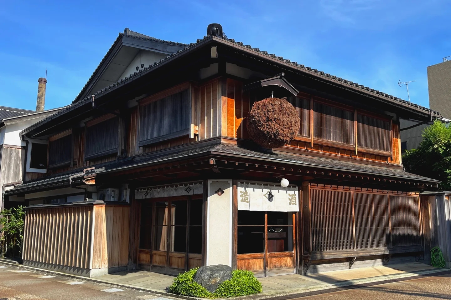 Historic streetscape of Higashi-Iwase, Toyama